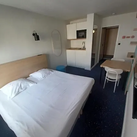 Hotel apartamentowy The Originals Laureades Centre Jaude 3*