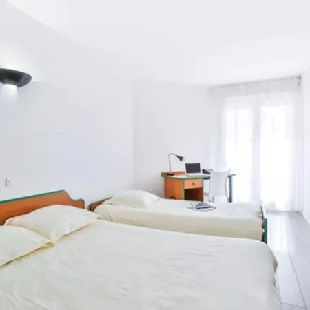 Hotel apartamentowy The Originals Laureades Centre Jaude 3*