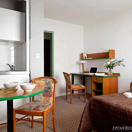 Aparthotel The Originals Laureades Centre Jaude 3*