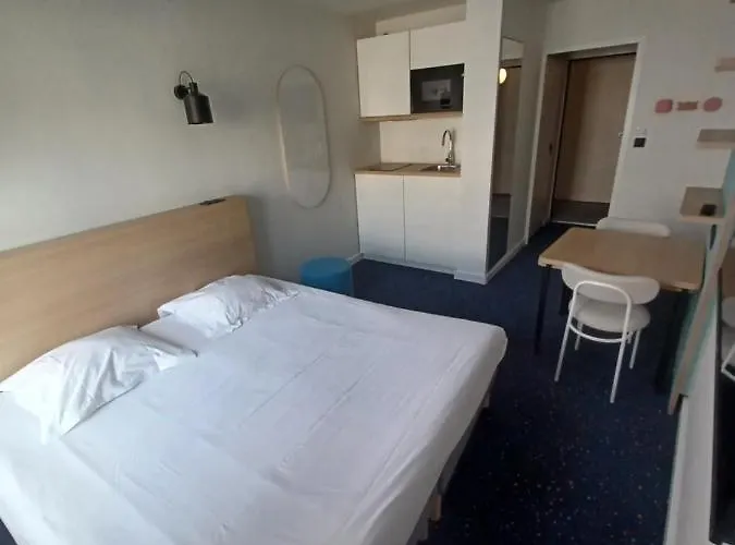 Aparthotel The Originals Laureades Centre Jaude 3*