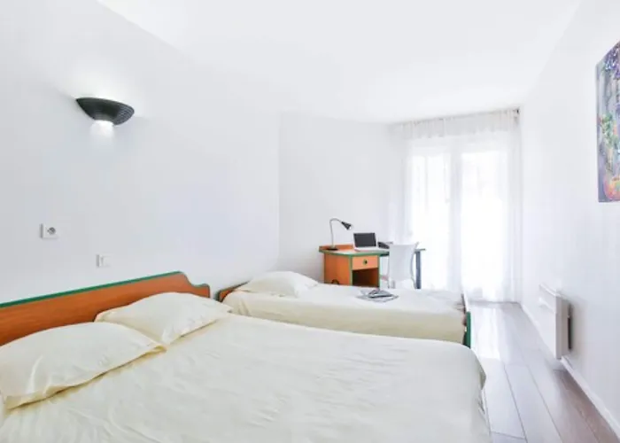 Aparthotel The Originals Laureades Centre Jaude 3*